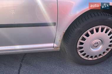 Хэтчбек Volkswagen Golf 2002 в 