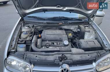 Хэтчбек Volkswagen Golf 2002 в 