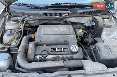 Хэтчбек Volkswagen Golf 2002 в 