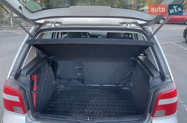 Хэтчбек Volkswagen Golf 2002 в 