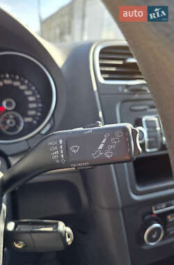 Хетчбек Volkswagen Golf 2011 в 