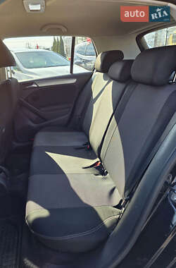 Хетчбек Volkswagen Golf 2011 в 