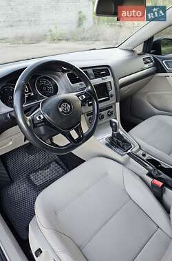 Хэтчбек Volkswagen Golf 2014 в 