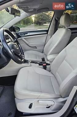 Хэтчбек Volkswagen Golf 2014 в 