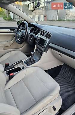 Хэтчбек Volkswagen Golf 2014 в 