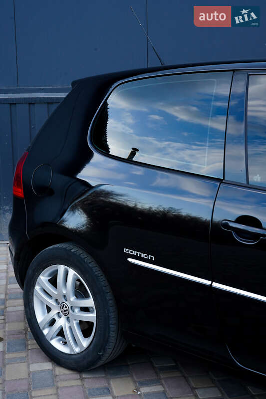 Хетчбек Volkswagen Golf 2008 в Веселиновому