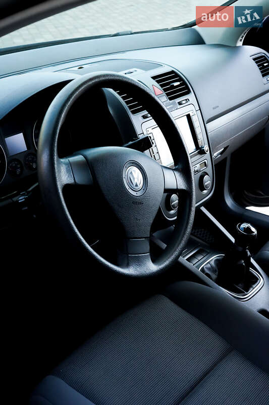 Хетчбек Volkswagen Golf 2008 в Веселиновому