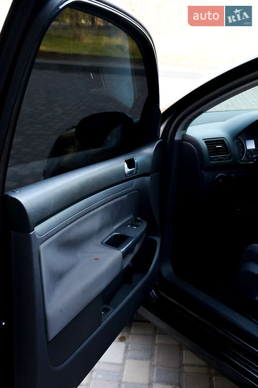 Хетчбек Volkswagen Golf 2008 в Веселиновому