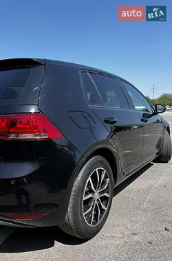 Хетчбек Volkswagen Golf 2013 в 
