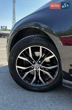 Хетчбек Volkswagen Golf 2013 в 