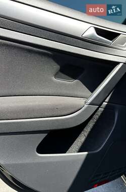 Хетчбек Volkswagen Golf 2013 в 