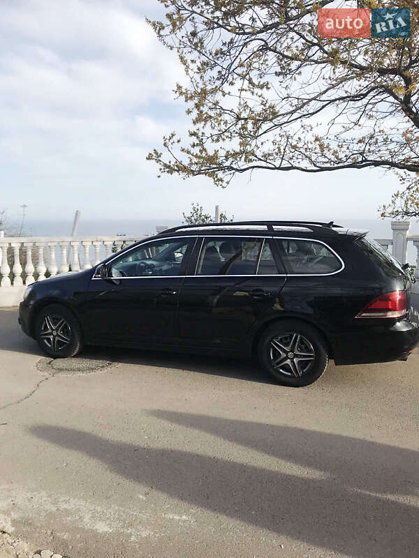 Універсал Volkswagen Golf 2011 в Одесі