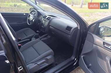 Хетчбек Volkswagen Golf 2005 в 