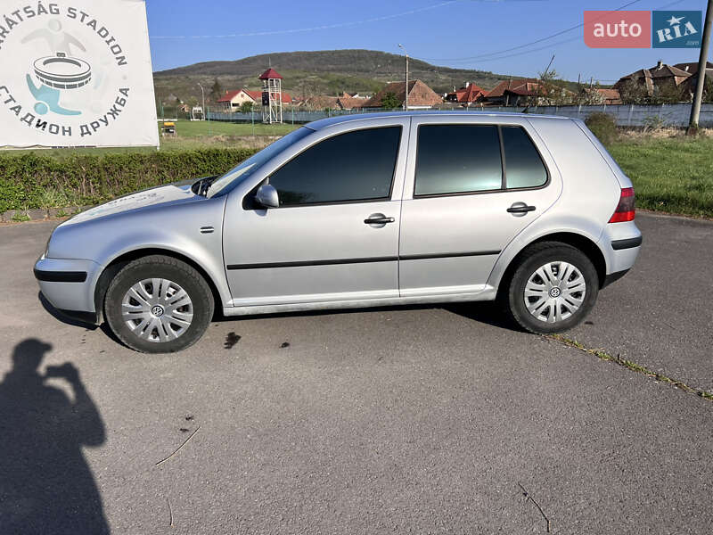 Хетчбек Volkswagen Golf 2001 в Мукачевому