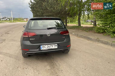 Хетчбек Volkswagen Golf 2017 в 