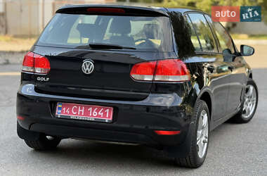 Хэтчбек Volkswagen Golf 2010 в 