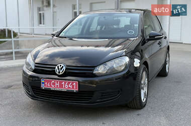 Хэтчбек Volkswagen Golf 2010 в 