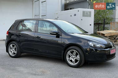 Хэтчбек Volkswagen Golf 2010 в 
