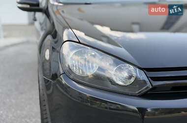 Хэтчбек Volkswagen Golf 2010 в 