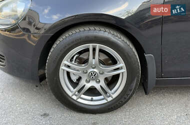 Хэтчбек Volkswagen Golf 2010 в 