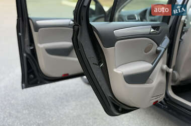 Хэтчбек Volkswagen Golf 2010 в 