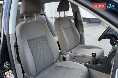 Хэтчбек Volkswagen Golf 2010 в 