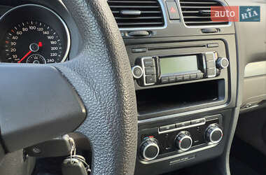 Хэтчбек Volkswagen Golf 2010 в 
