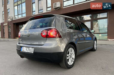 Хэтчбек Volkswagen Golf 2009 в 