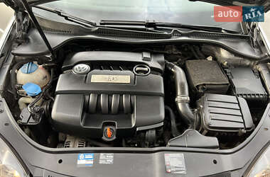 Хэтчбек Volkswagen Golf 2009 в 