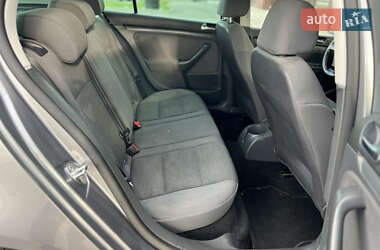 Хэтчбек Volkswagen Golf 2009 в 