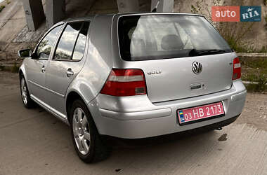 Хэтчбек Volkswagen Golf 2003 в 
