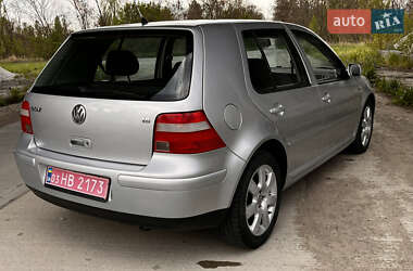 Хэтчбек Volkswagen Golf 2003 в 