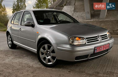 Хэтчбек Volkswagen Golf 2003 в 