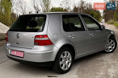 Хэтчбек Volkswagen Golf 2003 в 