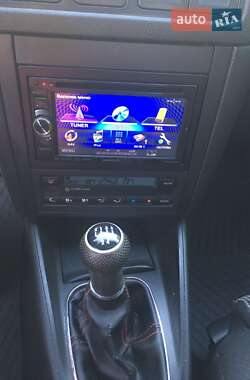 Хетчбек Volkswagen Golf 2003 в 