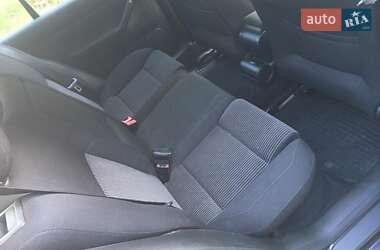 Хетчбек Volkswagen Golf 2003 в 