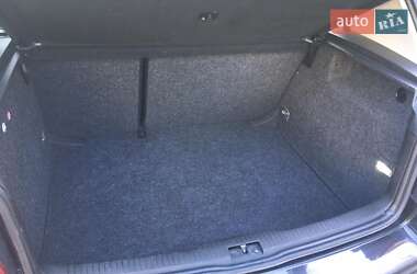 Хетчбек Volkswagen Golf 2003 в 