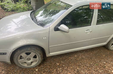 Хетчбек Volkswagen Golf 2000 в 