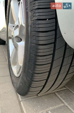 Хэтчбек Volkswagen Golf 2010 в 