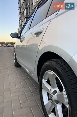 Хэтчбек Volkswagen Golf 2010 в 