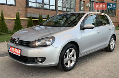 Хэтчбек Volkswagen Golf 2010 в 