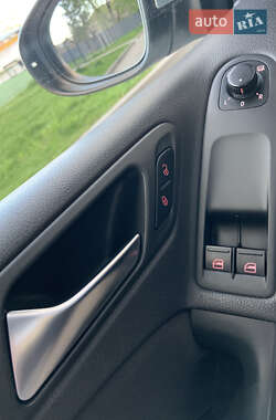 Хэтчбек Volkswagen Golf 2010 в 