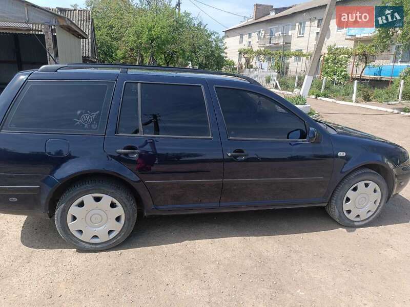 Універсал Volkswagen Golf 2000 в Новодністровську