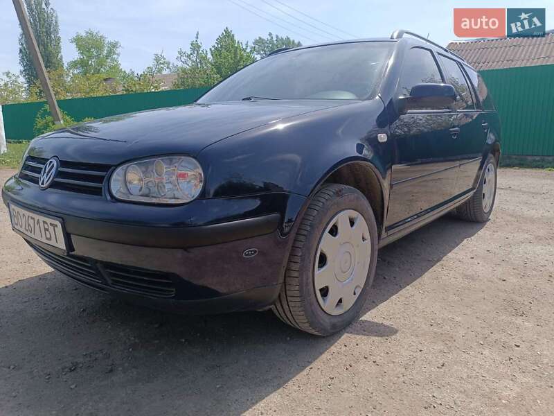 Універсал Volkswagen Golf 2000 в Новодністровську