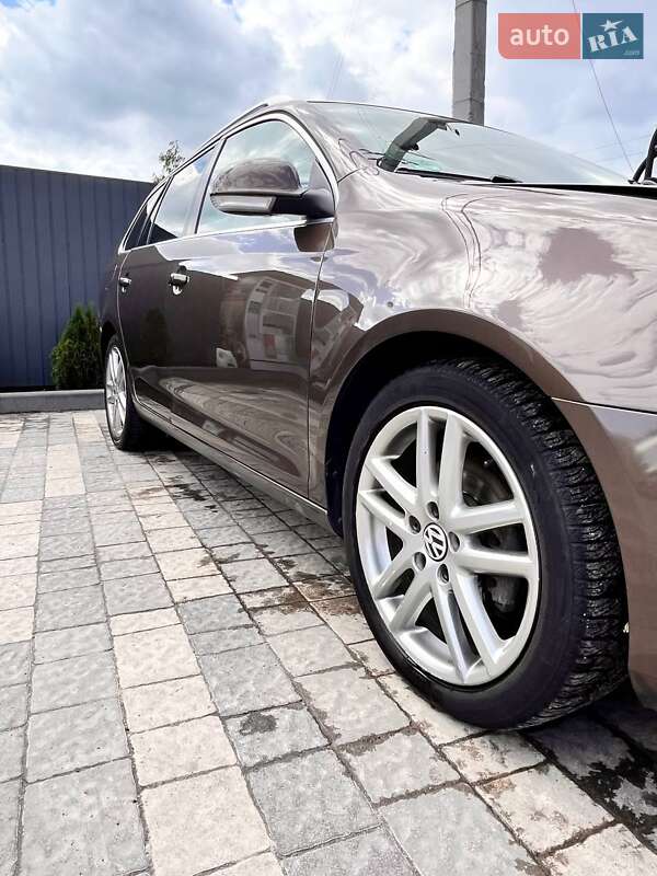 Універсал Volkswagen Golf 2010 в Львові