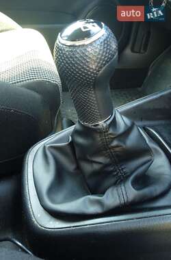 Хетчбек Volkswagen Golf 2003 в 