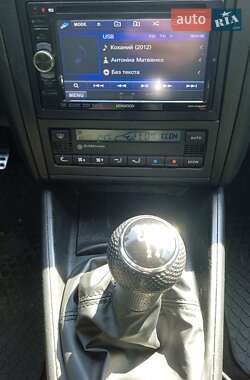 Хетчбек Volkswagen Golf 2003 в 