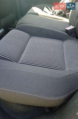 Хетчбек Volkswagen Golf 2003 в 