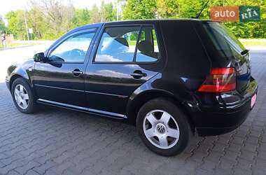 Хетчбек Volkswagen Golf 2003 в 
