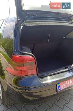 Хетчбек Volkswagen Golf 2003 в 